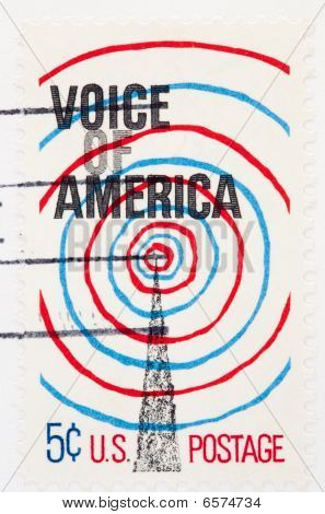 USA - Circa 1967: Et frimærke, trykt af Usa viser et radiotårn og Voice Of America, Circa 1967.