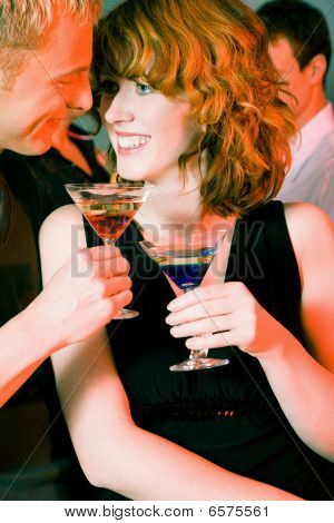 Flirte i en bar