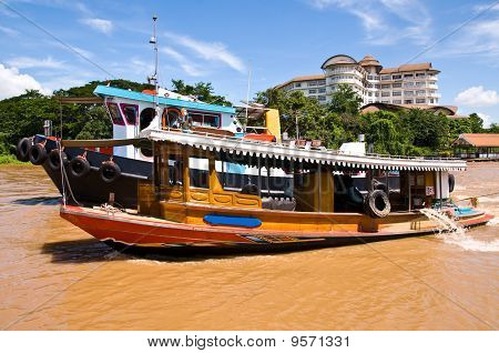 เรือขนส่ง