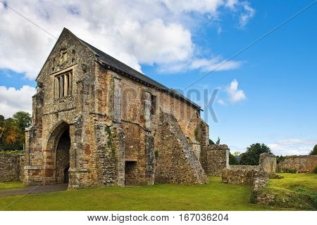 ruins of Cleeve Abbey,  medieval monastery located near the village of Washford in Somerset, England