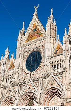 Detail of the facade of the Siena Cathedral (Santa Maria Assunta) 1220-1370. Toscana (Tuscany) Italy Europe