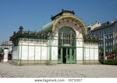 Subway-stationen Karlsplatz i Wien