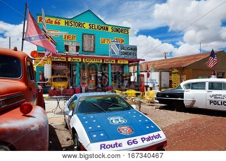 Seligman, Arizona, Usa - May 1, 2016 : Colorful Retro U.s. Route 66 Decorations In Seligman Historic