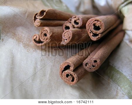 палочки корицы