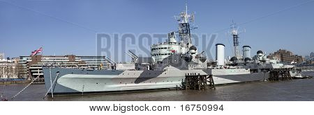 HMS Белфаст, пришвартованных в реке Темзе