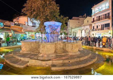 Crete, Heraklion-july 24: The Fountain On Lions Squarecrowd Locals And Tourists Enjoy Nightlife On J