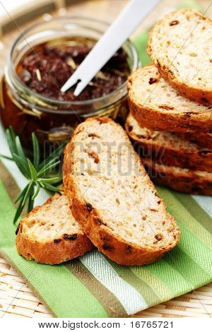 건조 토마토-음식과 음료와 빵
