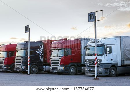 Scania & Mercedes Heavy Trucks With Trailers