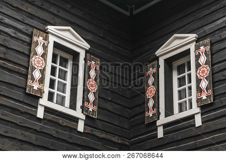 Sochy, Russia - September 26, 2017: Modern Windows With Platbands In The Traditional Style
 In Krasn