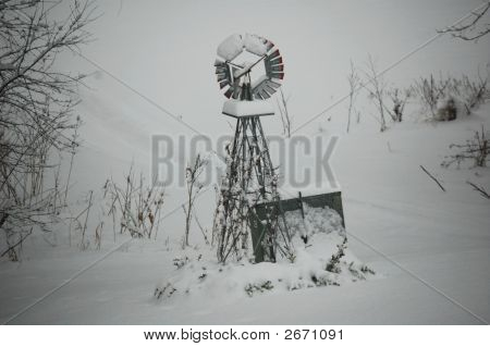Moinho de vento no inverno