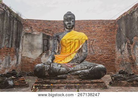 Sitting Buddha Sculpture With Golden Cassock In Wat Wora Chet Tha Ram Temple, Ayutthaya, Thailand Am