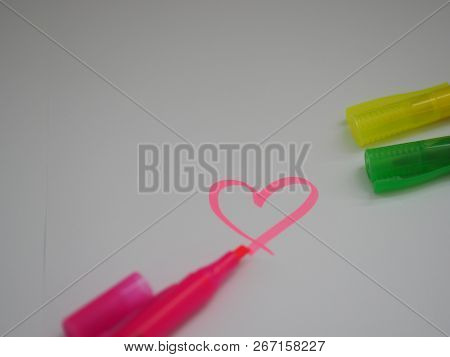 Love Pink Green Yellow Pen Maker Highlight