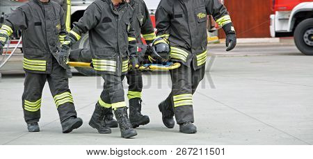 Italia, Italy - May 10, 2018: Italian Porter Firefighters Transport An Injured On The Stretcher Duri