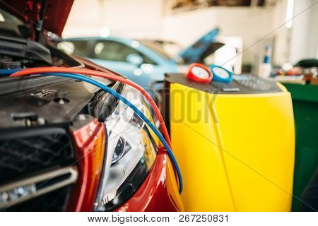 Air conditioning station for diagnostic of freon