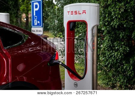 Tesla Supercharger Stations Allow Tesla Cars To Be Fast-charged