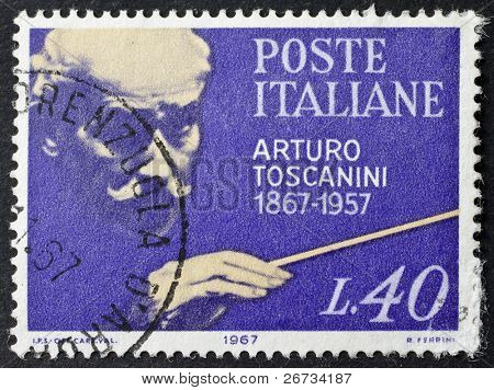 Italien - CIRCA 1967: et frimærke, trykt i Italien fejrer den første hundredåret for Arturo Toscanini birt