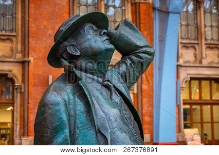 London, Uk - May 14 2018: The Betjeman Statue Of Sir John Betjeman The Man Who Save St. Pancras Stat