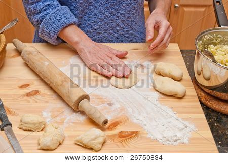 Vaření pirogies. Těsto.