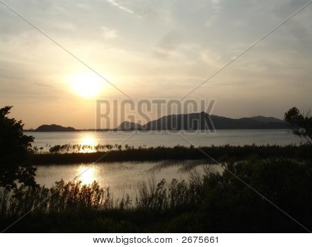 Tramonto sul lago Altus