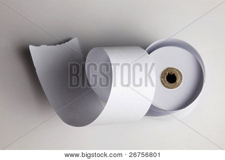 rolo de papel solta isolado no branco
