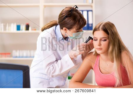 Young woman visiting female doctor otorhinolaryngologist 
