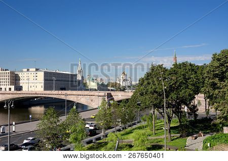 Moscow, Russia - August 9, 2018: View From Park Zaryadye Over Bolshoy Moskvoretsky Bridge In Moscow,