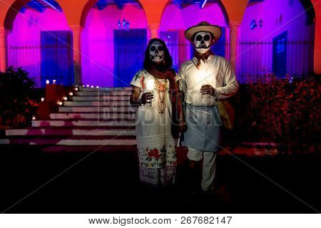 Merida, Cementerio General, Mexico - 31 October 2018: Customed Man And Woman With With Mexican Tradi