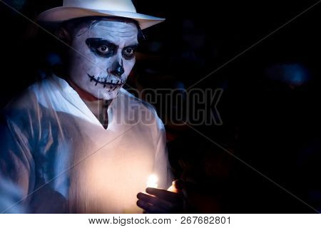 Merida, Cementerio General, Mexico - 31 October 2018: White Customed Man With Skull Make-up And Whit