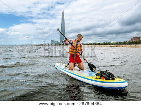 Saint-petersburg.russia.august 11, 2018.a Man Rowing On The Sup Board On The Water Of The Gulf Of Fi