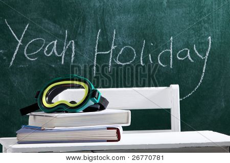 Lager Bild Gogle und Bücher auf dem Schreibtisch