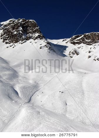 Stoku w ośrodku narciarskim Scuol. Szwajcaria