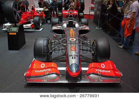 Ženeva - březen 8: McLaren Mercedes F1 závodní auto k vidění na stánku Pirelli na 81 meziná