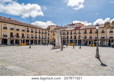Palencia, Spain - March 27, 2016: Urban Landscape, View Of The The Main Square (plaza Mayor) Of Pale