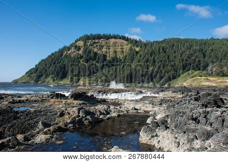 Rocky Ocean Shoreline During Low Tide At The Scenic Cape Perpetua Area Along The Oregon Coast, Along