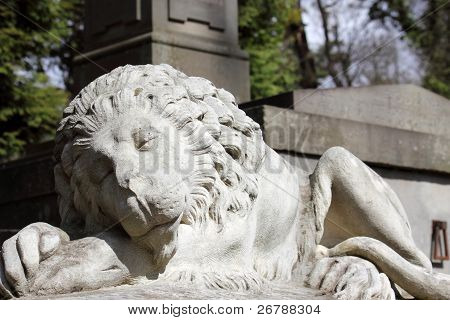 Escultura de un León como símbolo de fuerza y grandeza