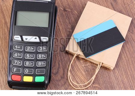 Credit Card Reader, Payment Terminal With Contactless Credit Card And Paper Shopping Bag, Cashless P