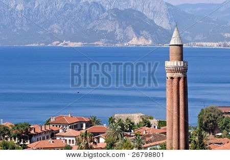 zblízka střílel Yivli minaret v Antalya, Turecko