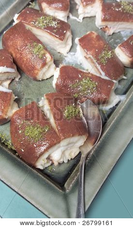 tæt op skud af tyrkisk dessert på buffet