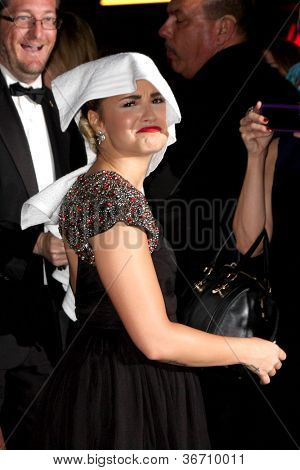 LOS ANGELES - SEP 11: Simon Cowell, Demi Lovato alla cerimonia del Handprint giudici di X-Factor FOX a G