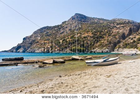 Barca sulla spiaggia del Mediterraneo