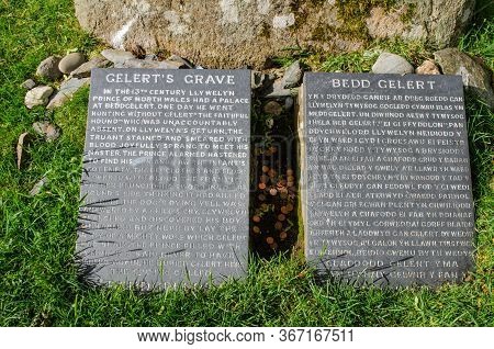 Beddgelert, North Wales, Uk: Jun 3, 2017: A Pair Of Inscribed Slates Mark The Supposed Grave Of Gele