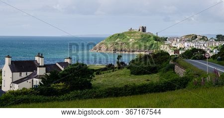 Criccieth, North Wales, Uk: Jun 3, 2017: A Scenic View Of Criccieth Castle Which Sits On  A Headland