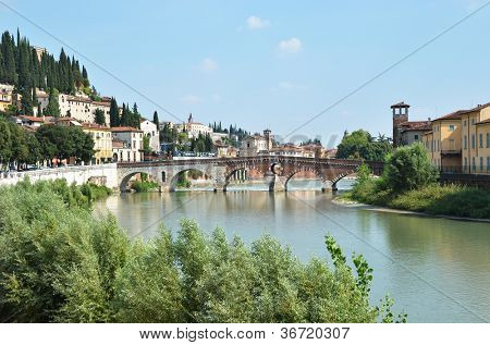 สะพานเซนต์ปีเตอร์ในเวโรนา อิตาลี