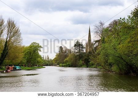Stratford Upon Avon, Uk - April 30, 2018: Holy Trinity Church (shakespeare's Burial Place) On The Ri