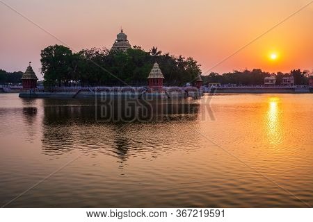 Vandiyur Mariamman Temple Or Maariamman Kovil Teppakulam In Madurai City In Tamil Nadu In India At S