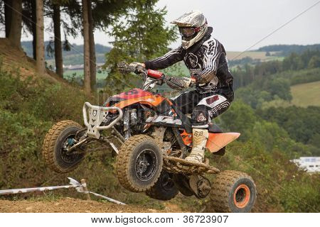 Detaljeret visning af ryttere i Quad springet