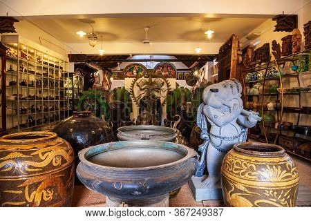 Cochin, India - March 14, 2012: Souvenir Shop At The Market Street In Fort Kochi In Cochin City, Ind