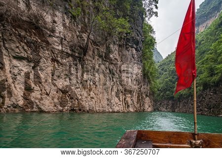 Wushan, Chongqing, China - May 7, 2010: Mini Three Gorges On Daning River. Red Flag In Emerald Green