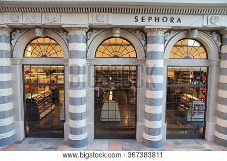 Las Vegas, Usa - April 14, 2014: Sephora Store In Las Vegas. Sephora Is A French Chain Of Over 2,600