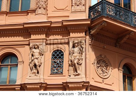 Edificio Art Nouveau nella vecchia città di Riga, Lettonia